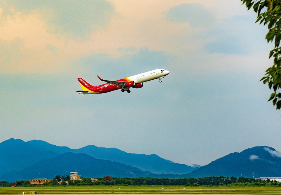 Tỉ phú Nguyễn Thị Phương Thảo chi 1.200 tỷ đồng mua cổ phiếu Vietjet - 2 Tỉ phú Nguyễn Thị Phương Thảo chi 1.200 tỷ đồng mua cổ phiếu Vietjet - 2