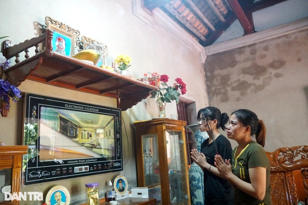 Bố mẹ mất, nghe tin em đỗ đại học, chị gái nghẹn ngào không dám chúc mừng! - 2 Bố mẹ mất, nghe tin em đỗ đại học, chị gái nghẹn ngào không dám chúc mừng! - 2