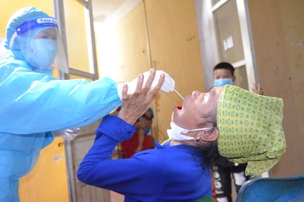 Lấy mẫu xét nghiệm 12 người tiếp xúc gần với ca bệnh bạch hầu ở Thanh Hóa - 1 Lấy mẫu xét nghiệm 12 người tiếp xúc gần với ca bệnh bạch hầu ở Thanh Hóa - 1