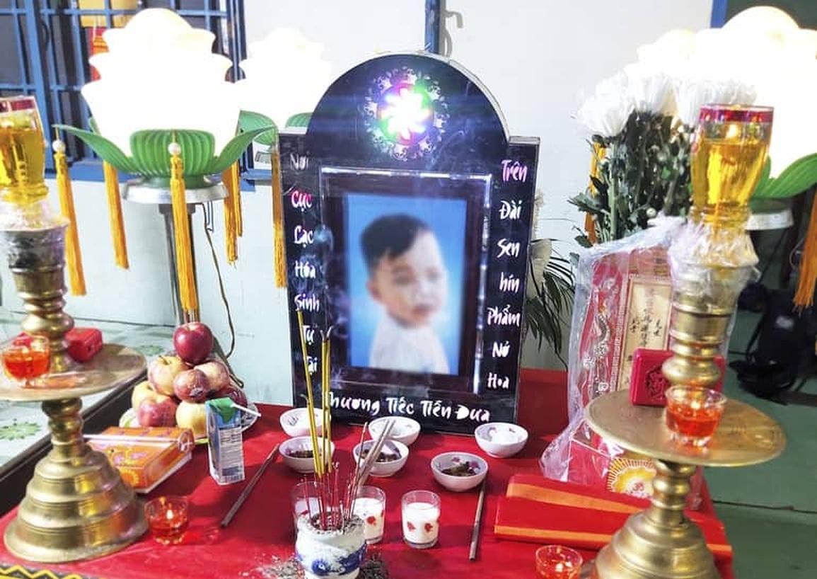 Bắt tạm giam người đàn ông nghi bạo hành bé trai 18 tháng tuổi tử vong - 1 Bắt tạm giam người đàn ông nghi bạo hành bé trai 18 tháng tuổi tử vong - 1