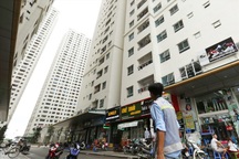 Hưởng đủ hôi thối, đi thang máy bị lườm nguýt: Bán lỗ 300 triệu đồng chuyển nhà gấp