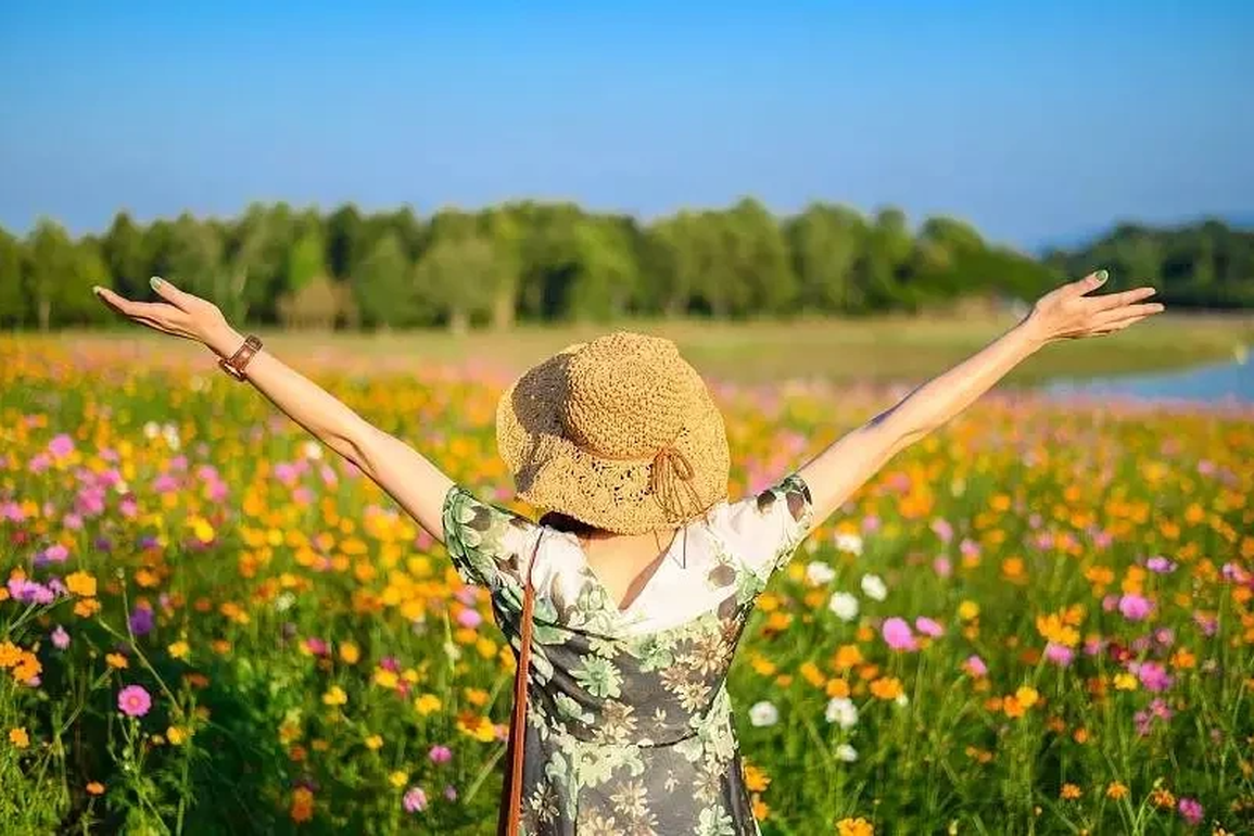 Vét hết cửa nhà cho vợ đi họp lớp: 2 năm dịch, cô ấy đã mệt mỏi quá rồi - 1 Vét hết cửa nhà cho vợ đi họp lớp: 2 năm dịch, cô ấy đã mệt mỏi quá rồi - 1