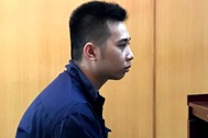 Vợ đòi ly hôn, chồng "hù dọa" bằng hàng chục nhát dao