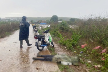 Người đàn ông bị sét đánh tử vong ngay trước nhà