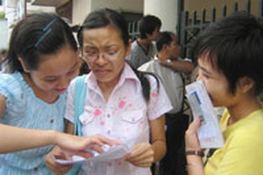 Cháu thi căng thẳng, nội cũng chẳng thua gì!