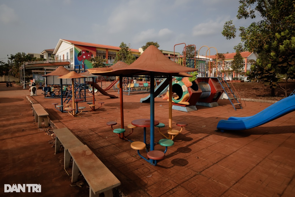 Lắp máy lạnh trong lớp học để giảm bụi từ dự án sân bay Long Thành - 2 Lắp máy lạnh trong lớp học để giảm bụi từ dự án sân bay Long Thành - 2