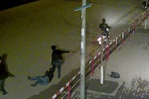 “Cò” đánh hội đồng kéo lê khách giữa đường, ai bảo kê?