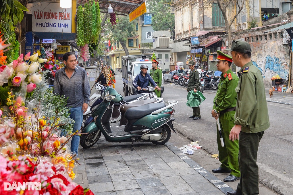 Hà Nội nghiên cứu cho thuê vỉa hè 123 tuyến phố, giá 20.000-40.000 đồng/m2 - 1