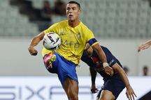 Cristiano Ronaldo nhạt nhòa trong trận đấu Al Nassr hòa PSG