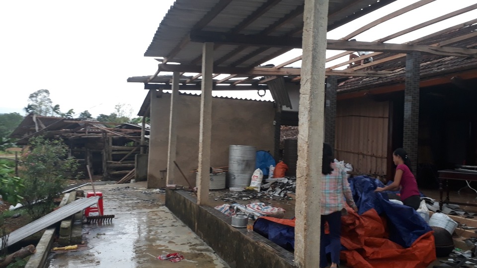 Cận cảnh cả trăm ngôi nhà tan hoang sau trận lốc xoáy - 7 Cận cảnh cả trăm ngôi nhà tan hoang sau trận lốc xoáy - 7