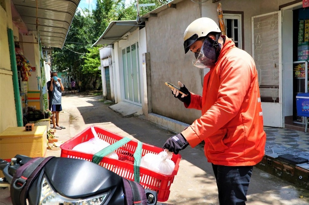 Cần Thơ: Shipper tất bật mùa Covid-19, thu nhập khá nhưng nhiều rủi ro - 1