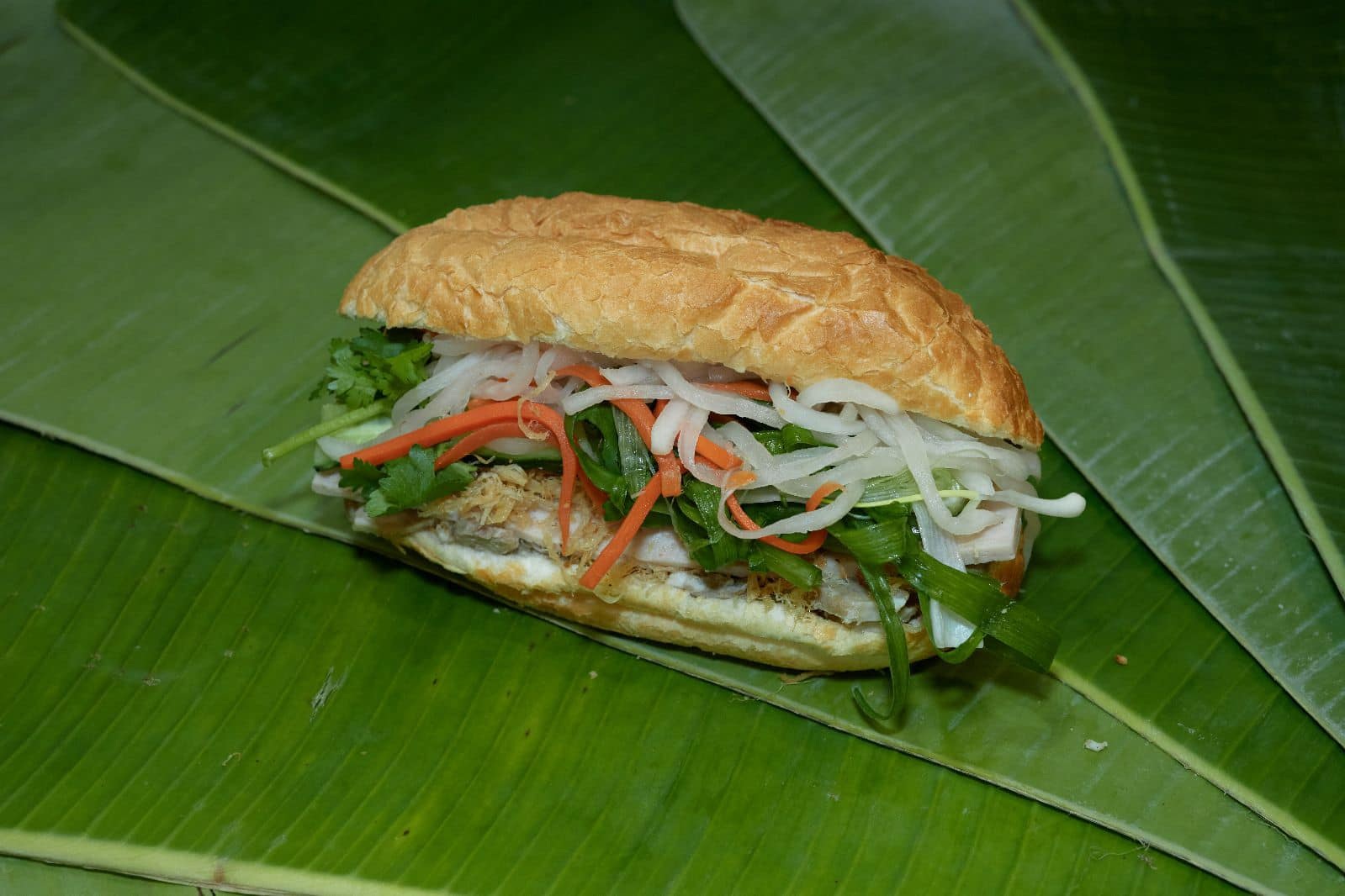 View - Bán bánh mì, bún bò ở Hồng Kông, người phụ nữ gốc Việt thu 100 triệu/ngày | Báo Dân trí