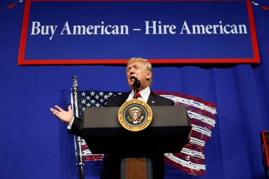 Người có thị thực H-1B vội vã trở về Mỹ sau chính sách mới của chính quyền