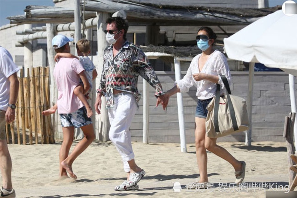 Cuộc sống kín tiếng nhưng hạnh phúc của vợ chồng Củng Lợi - 11 Cuộc sống kín tiếng nhưng hạnh phúc của vợ chồng Củng Lợi - 11