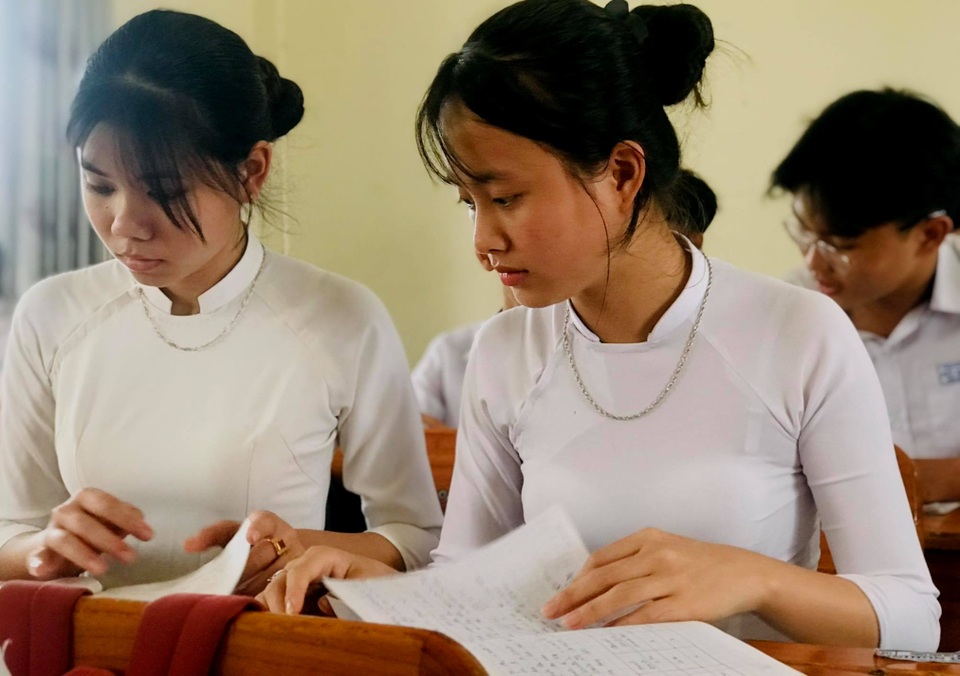 Trường huyện treo thưởng 30 triệu đồng nếu học sinh đỗ thủ khoa, á khoa - 1 Trường huyện treo thưởng 30 triệu đồng nếu học sinh đỗ thủ khoa, á khoa - 1