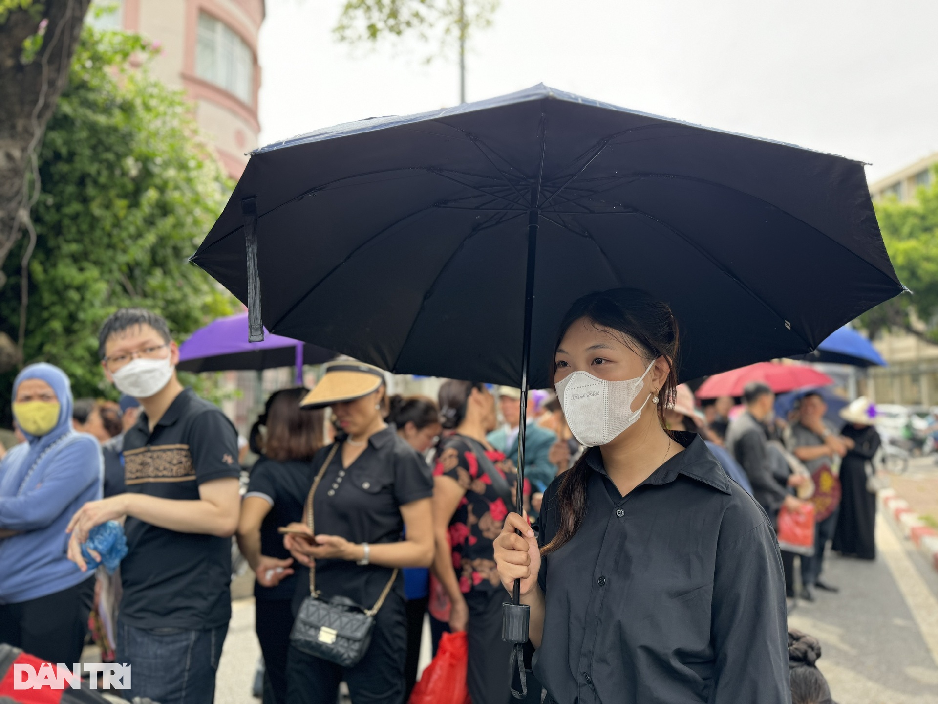 Cô gái Lào đi xe máy từ Quảng Ninh tới Hà Nội tiễn đưa Tổng Bí thư - 7 Cô gái Lào đi xe máy từ Quảng Ninh tới Hà Nội tiễn đưa Tổng Bí thư - 7