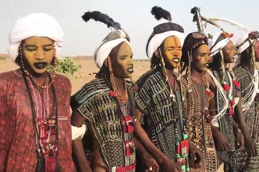 Khám phá cuộc thi nhan sắc dành cho nam giới ở bộ tộc kỳ lạ