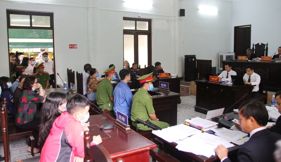 Vụ bác sĩ bị cáo buộc hiếp dâm: Nhiều tranh cãi về băng ghi âm - 1 Vụ bác sĩ bị cáo buộc hiếp dâm: Nhiều tranh cãi về băng ghi âm - 1