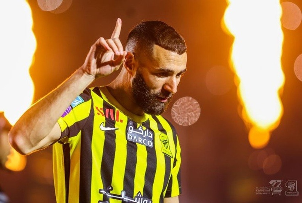 Benzema ra mắt hoành tráng hơn cả Ronaldo ở Saudi Arabia - 7