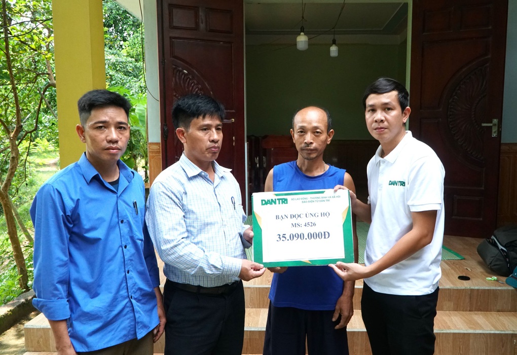 Bạn đọc giúp đỡ người vợ có chồng bị ung thư gần 40 triệu đồng - 1 Bạn đọc giúp đỡ người vợ có chồng bị ung thư gần 40 triệu đồng - 1