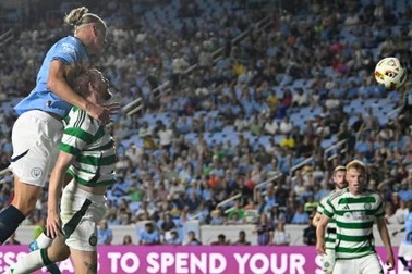 Haaland "nổ súng", Man City vẫn thất bại sau màn rượt đuổi nghẹt thở