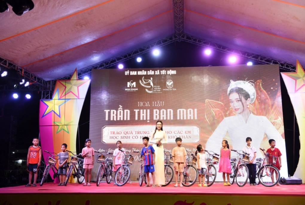 Hoa hậu Ban Mai mang Tết Trung thu đặc biệt đến học sinh nghèo Chương Mỹ - 1 Hoa hậu Ban Mai mang Tết Trung thu đặc biệt đến học sinh nghèo Chương Mỹ - 1