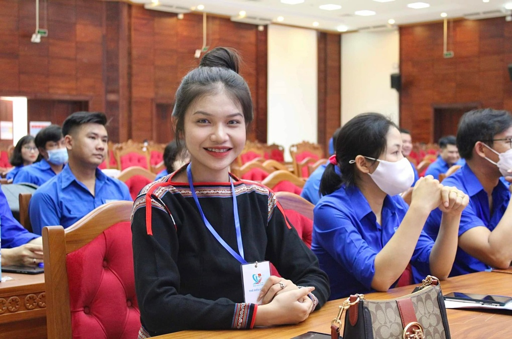 Nữ diễn viên Gen Z phim Bão ngầm đạt điểm 10 môn tiếng Anh thi tốt nghiệp - 2 Nữ diễn viên Gen Z phim Bão ngầm đạt điểm 10 môn tiếng Anh thi tốt nghiệp - 2