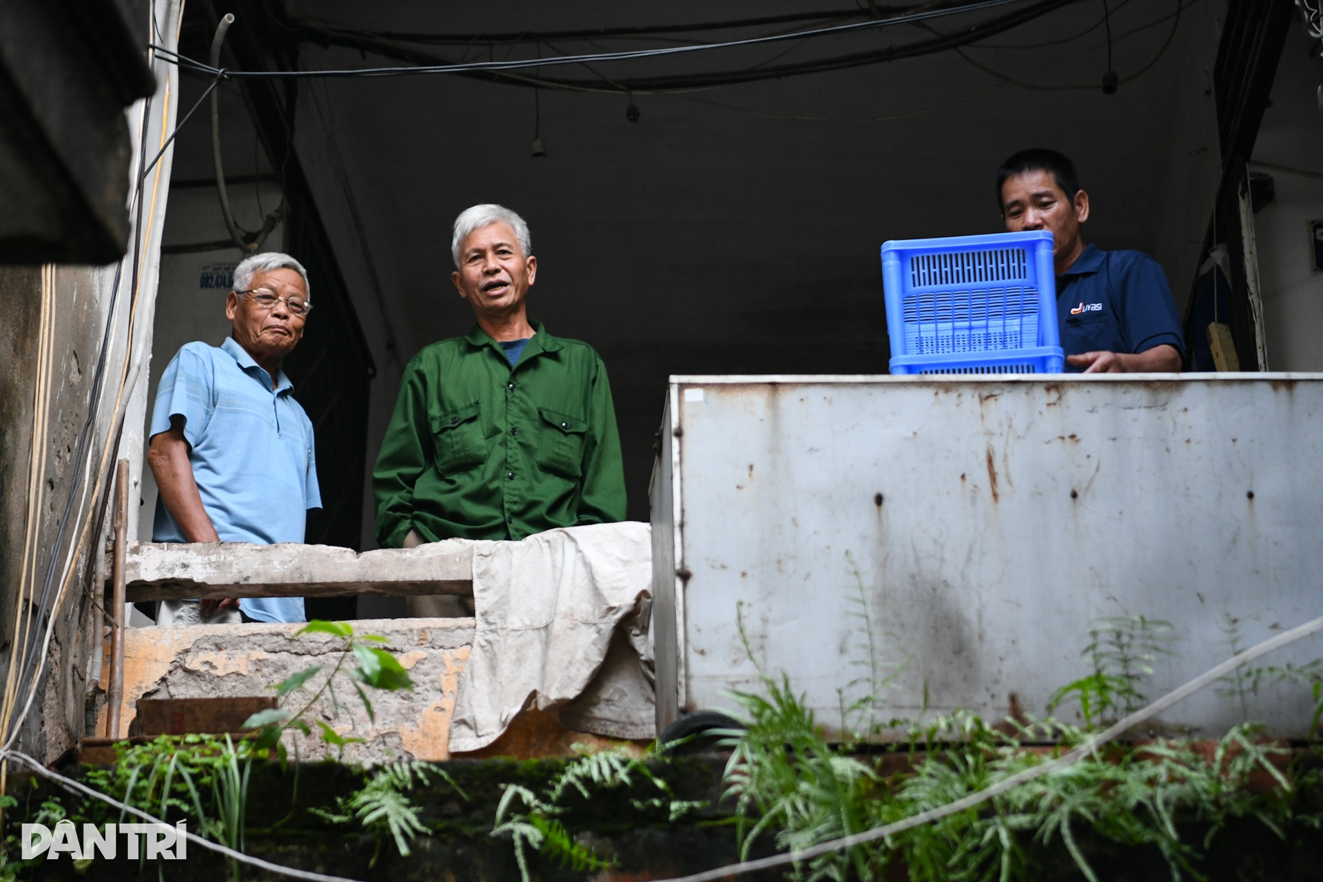 Xóm ung thư ở Hà Nội ngập sâu, bệnh nhân lội nước đi xin ngủ nhờ - 12 Xóm ung thư ở Hà Nội ngập sâu, bệnh nhân lội nước đi xin ngủ nhờ - 12