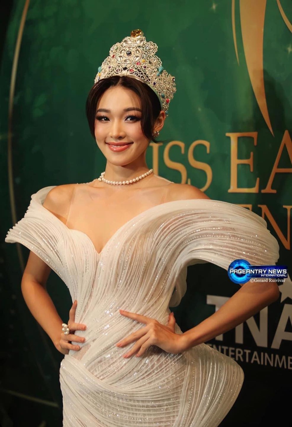 Đương kim Hoa hậu Trái đất khoe nhan sắc như búp bê sống tại Việt Nam - 1 Đương kim Hoa hậu Trái đất khoe nhan sắc như búp bê sống tại Việt Nam - 1