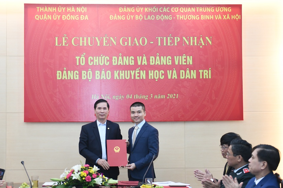 Đảng bộ Báo Khuyến học và Dân trí trực thuộc Đảng ủy Bộ LĐ-TBXH - 2 Đảng bộ Báo Khuyến học và Dân trí trực thuộc Đảng ủy Bộ LĐ-TBXH - 2