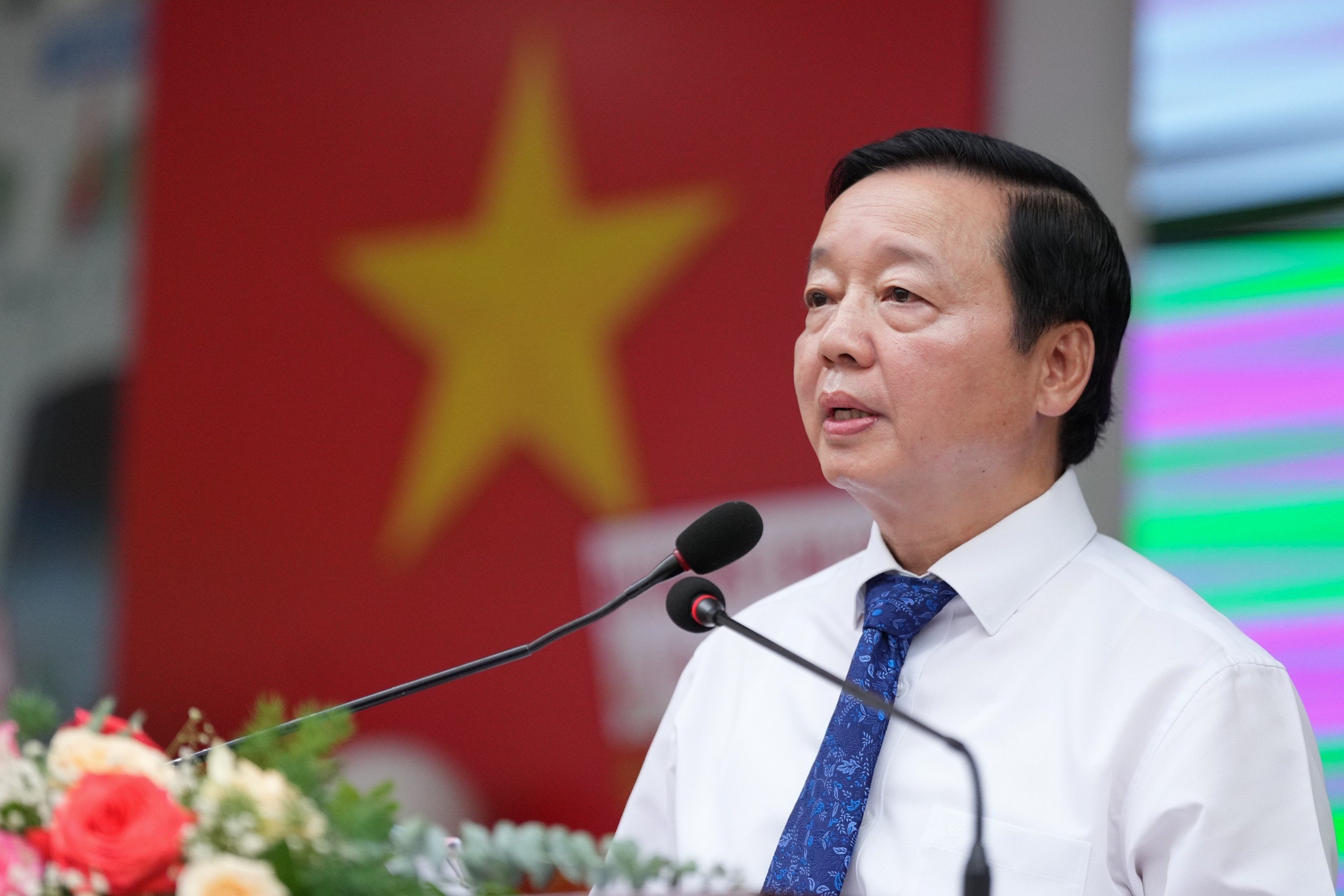 Phó Thủ tướng: Báo Dân trí tặng thẻ bảo hiểm y tế là nghĩa cử đẹp - 3 Phó Thủ tướng: Báo Dân trí tặng thẻ bảo hiểm y tế là nghĩa cử đẹp - 3