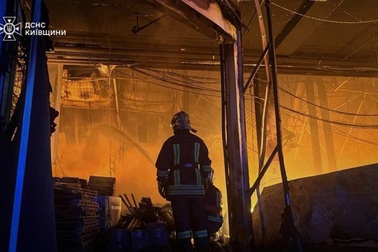 Kiev rung chuyển trong cuộc tấn công giữa ban ngày hiếm hoi của Nga