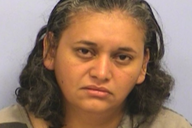 Tranh hát karaoke, bà cô rút súng ra đe dọa