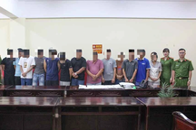 13 "con bạc" xóc đĩa trên ô tô giường nằm