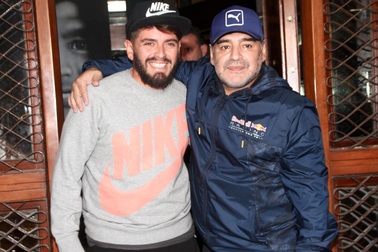 Bạn thân tiết lộ trên sóng truyền hình việc Maradona có thêm hai "con rơi"
