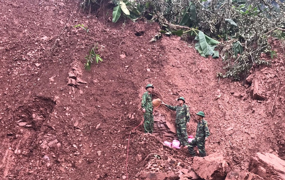 Hủy nổ thành công 2 quả bom M-117 sót lại sau chiến tranh - 1 Hủy nổ thành công 2 quả bom M-117 sót lại sau chiến tranh - 1