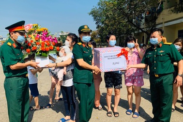 Đà Nẵng chúc mừng 8/3 đến chị em ở khu cách ly phòng Covid-19