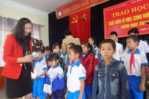 60 suất học bổng đến với học sinh nghèo hiếu học Quảng Bình