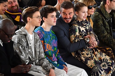 David Beckham đưa các con dự buổi ra mắt bộ sưu tập mới của Victoria