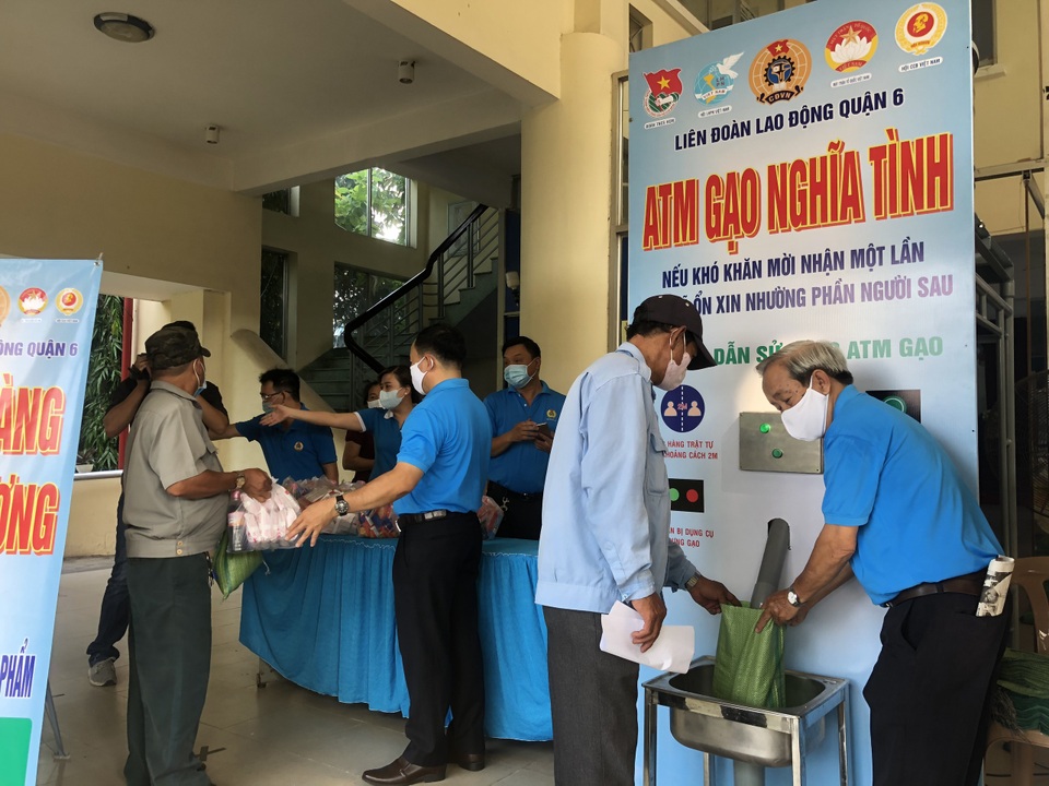 TPHCM: Bằng mọi giá không để công nhân mất việc làm vì Covid-19 - 7 TPHCM: Bằng mọi giá không để công nhân mất việc làm vì Covid-19 - 7