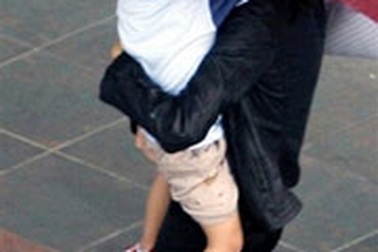 Angelina Jolie và các con đã ra Hà Nội 