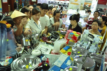 Chen lấn mua hàng giảm giá trong ngày "Black Friday"