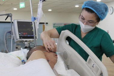 Cán bộ y tế nhận phụ cấp ưu đãi nghề mới, tăng lên mức 100%