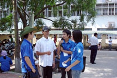 Tặng 25.000 bản đồ Hà Nội cho thí sinh đi thi