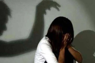 Đang bị điều tra tội dâm ô, cụ ông 70 tuổi dở trò đồi bại với bé gái lớp 5