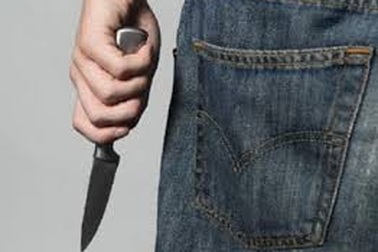 Mâu thuẫn từ việc mượn sách, nam sinh lớp 10 đâm trọng thương bạn học