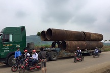 Nghệ An: Tài xế khoá xe "khủng" chạy trốn Thanh tra giao thông