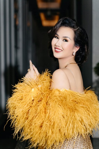 Võ Hạ Trâm: Viên mãn bên chồng Ấn Độ, gây sốt khi hát ca khúc 3 tỷ lượt xem - 3