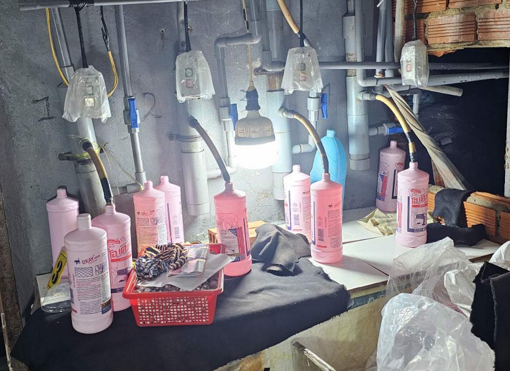 Kiểm tra bãi xe, phát hiện xưởng sản xuất hàng giả ở TPHCM - 2 Kiểm tra bãi xe, phát hiện xưởng sản xuất hàng giả ở TPHCM - 2