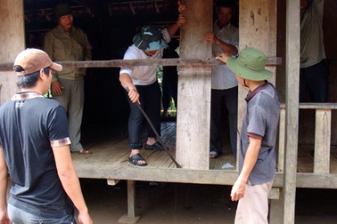 Gần 1.000 dân “náo loạn” di dời trước ngày thủy điện tích nước 